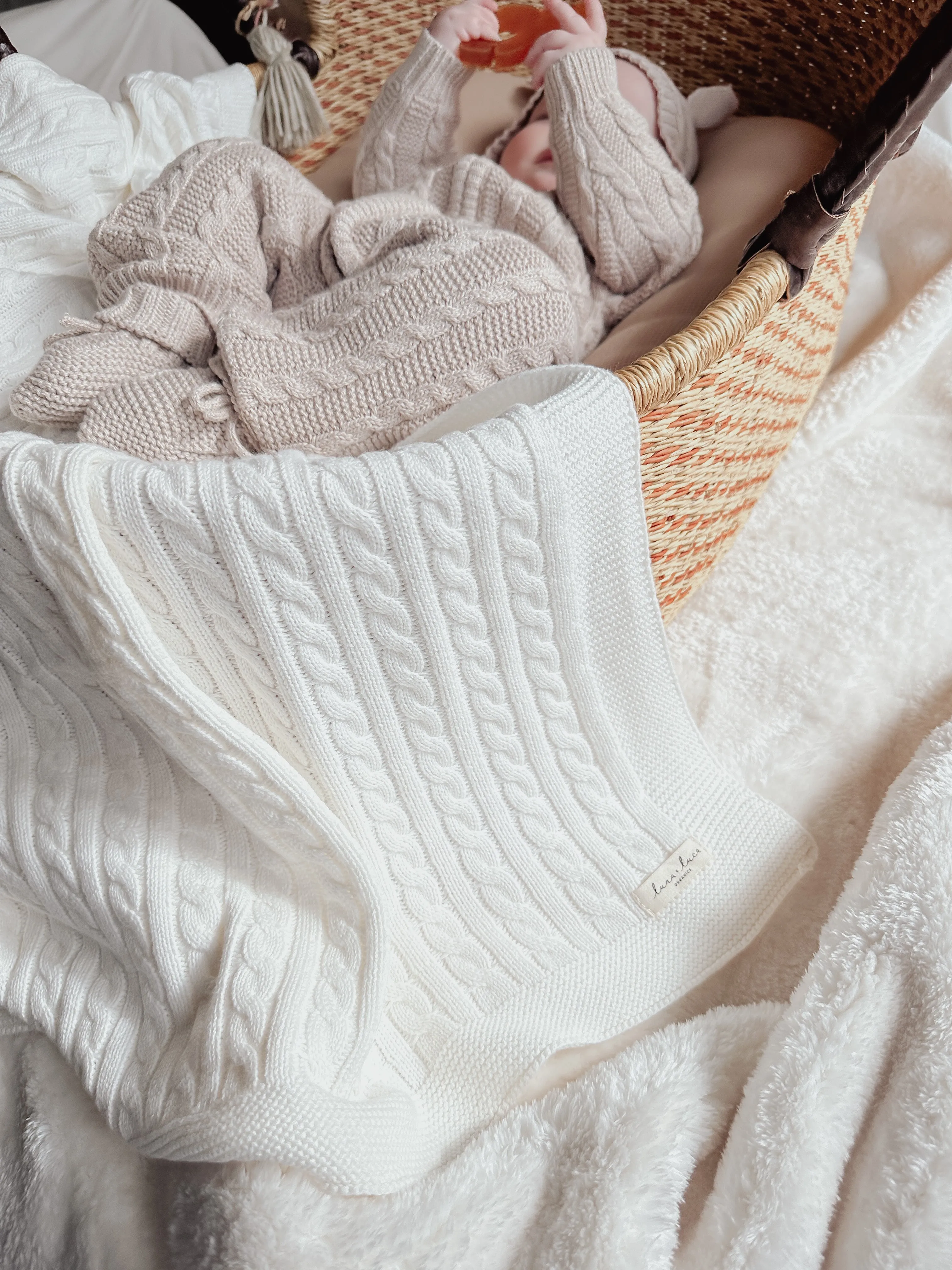 Luna   Luca Cable Knit Baby Blanket - White