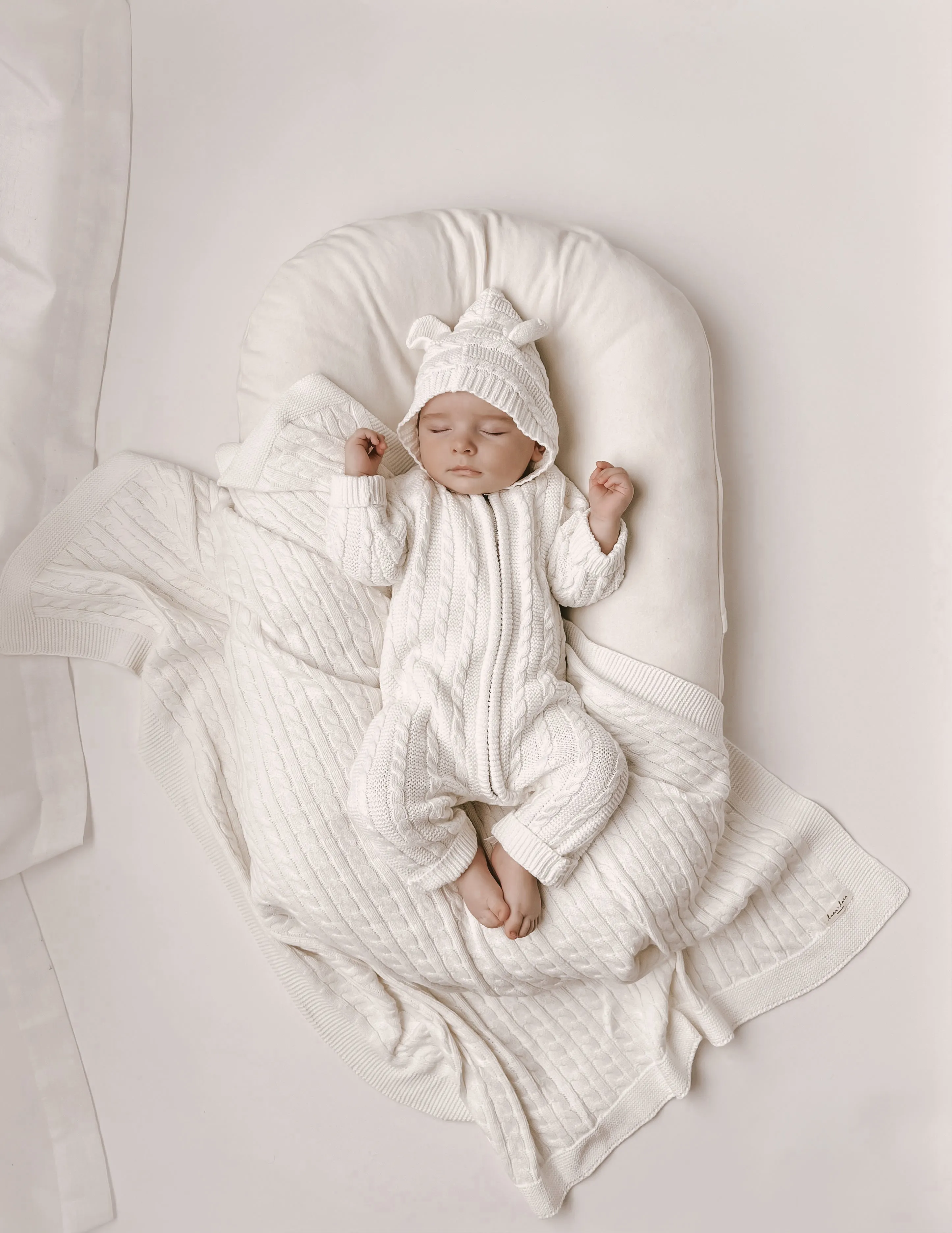 Luna   Luca Cable Knit Baby Blanket - White